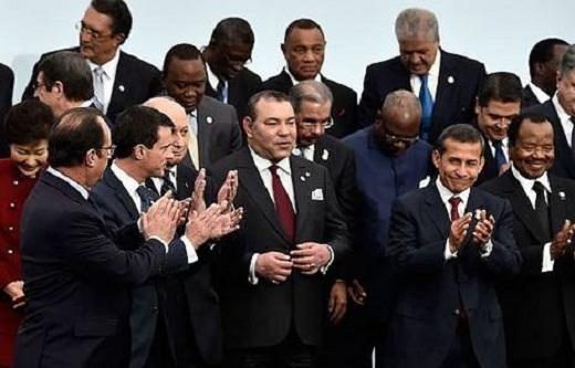 King Mohammed VI applauded by world leaders at the end of the COP21 summit in Paris.