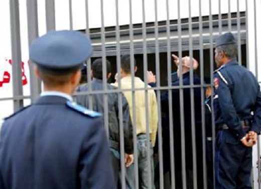 Moroccan policemen supervising inmates. Image from archive.