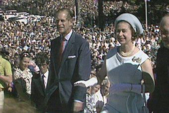 Photo Queen Elizabeth II and Prince Philip in Sydney for the opening of the Opera house 1973 (ABC TV).